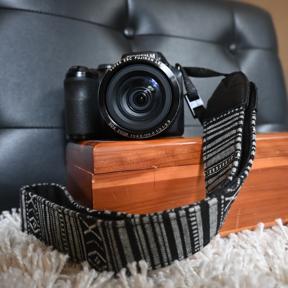 Fujifilm Finepix S6800 Solid Black Digital Camera With Blk/Wht Camera Strap